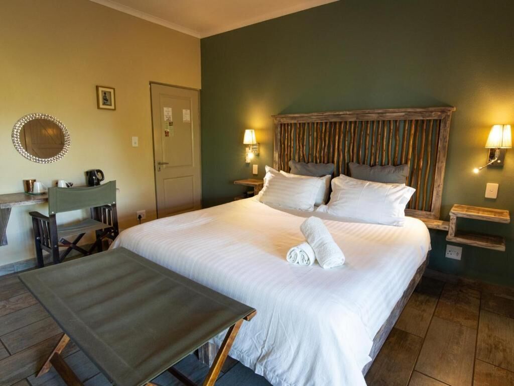 In-room safe, desk, soundproofing, free WiFi