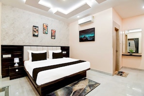 Desk, bed sheets - Palette Hotel Amritsar by CheckIn (Rourkela)
