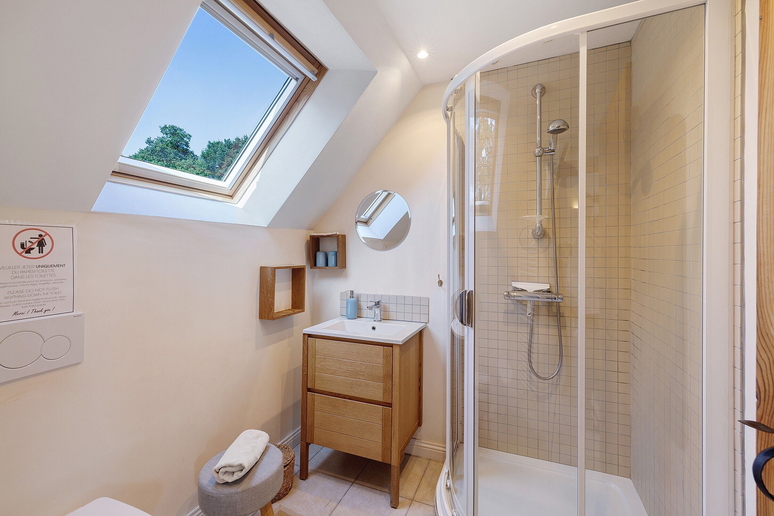 Dusche, Haartrockner, Handtücher