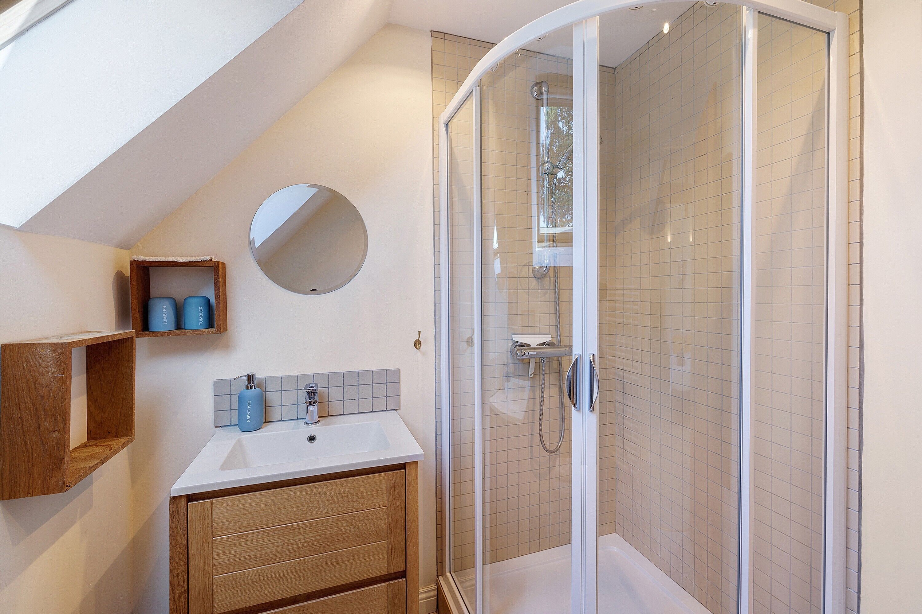 Shower, hair dryer, towels