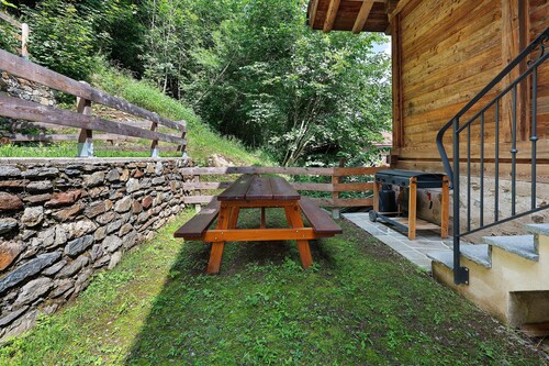 Chalet 'Maso Rubino' with Mountain View, Balcony and Wi-Fi