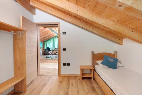 Chalet 'Maso Rubino' with Mountain View, Balcony and Wi-Fi