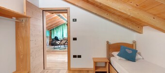 Chalet 'Maso Rubino' with Mountain View, Balcony and Wi-Fi