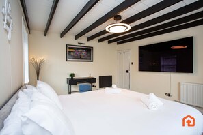Desk, iron/ironing board, WiFi, bed sheets - Vacant Nests  Relaxing Rural Cottage  Scenic (Wearhead)