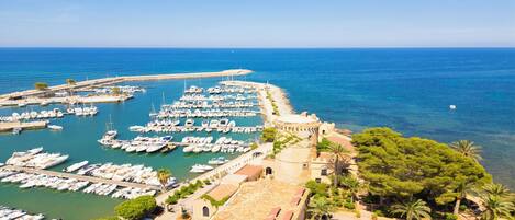 Apartamento básico, sacada, vista para o mar | Marina