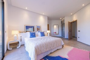 6 chambres, fer et planche à repasser, Wi-Fi, draps fournis