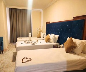 Deluxe Triple Room | Premium bedding, minibar, in-room safe, desk - Vivian Al-Shasha Hotel (Makkah)