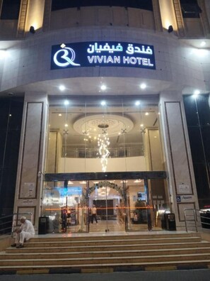 Front of property - evening/night - Vivian Al-Shasha Hotel (Makkah)
