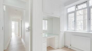 Apartment, 4 Bedrooms, Accessible | Interior
