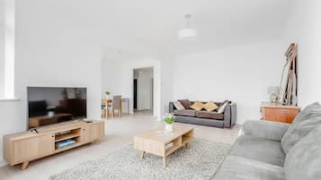 Apartment, 4 Bedrooms, Accessible | Living room