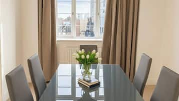Apartment, 4 Bedrooms, Accessible | Dining