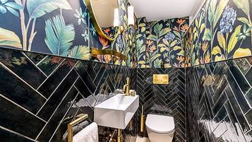 Apartment, 3 Bedrooms | Bathroom