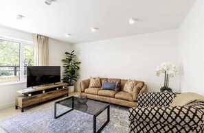 Apartment, 3 Bedrooms | Living room - Soho 3bedroom Entire Flat - Spacious Sleeps 10 (London)