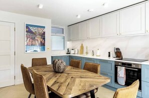 Unclassified image, 4 of 17, button - Soho 3bedroom Entire Flat - Spacious Sleeps 10 (London)