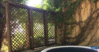 Charming house surrounded by nature, with a spa, barbecue, and fireplace. Pets welcome!