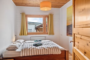 4 makuuhuonetta, silitysrauta/-lauta, Wi-Fi, vuodevaatteet