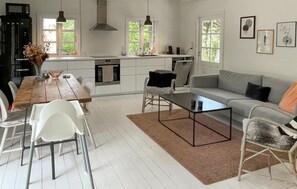 TV, fireplace - Nice home in Vig with WiFi (Vig)