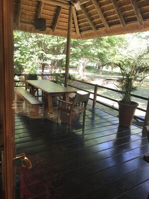 Outdoor dining - Vrbo Property (Phalaborwa)