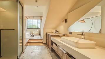 Family Suite, Balcony | Bathroom | Free toiletries, hair dryer, slippers, towels