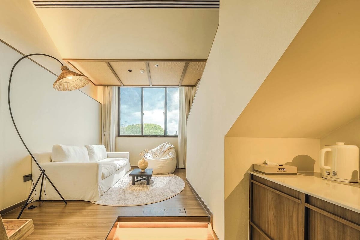 Suite familiar, balcón | Sala de estar