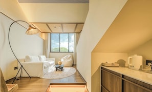 Familien-Suite, Balkon | Wohnzimmer