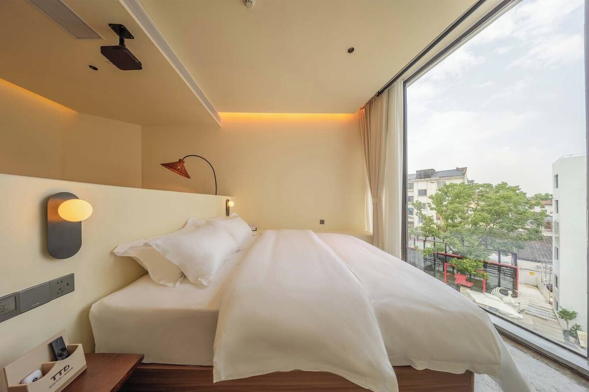 Habitación doble superior, balcón | Cortinas opacas y sistema de insonorización