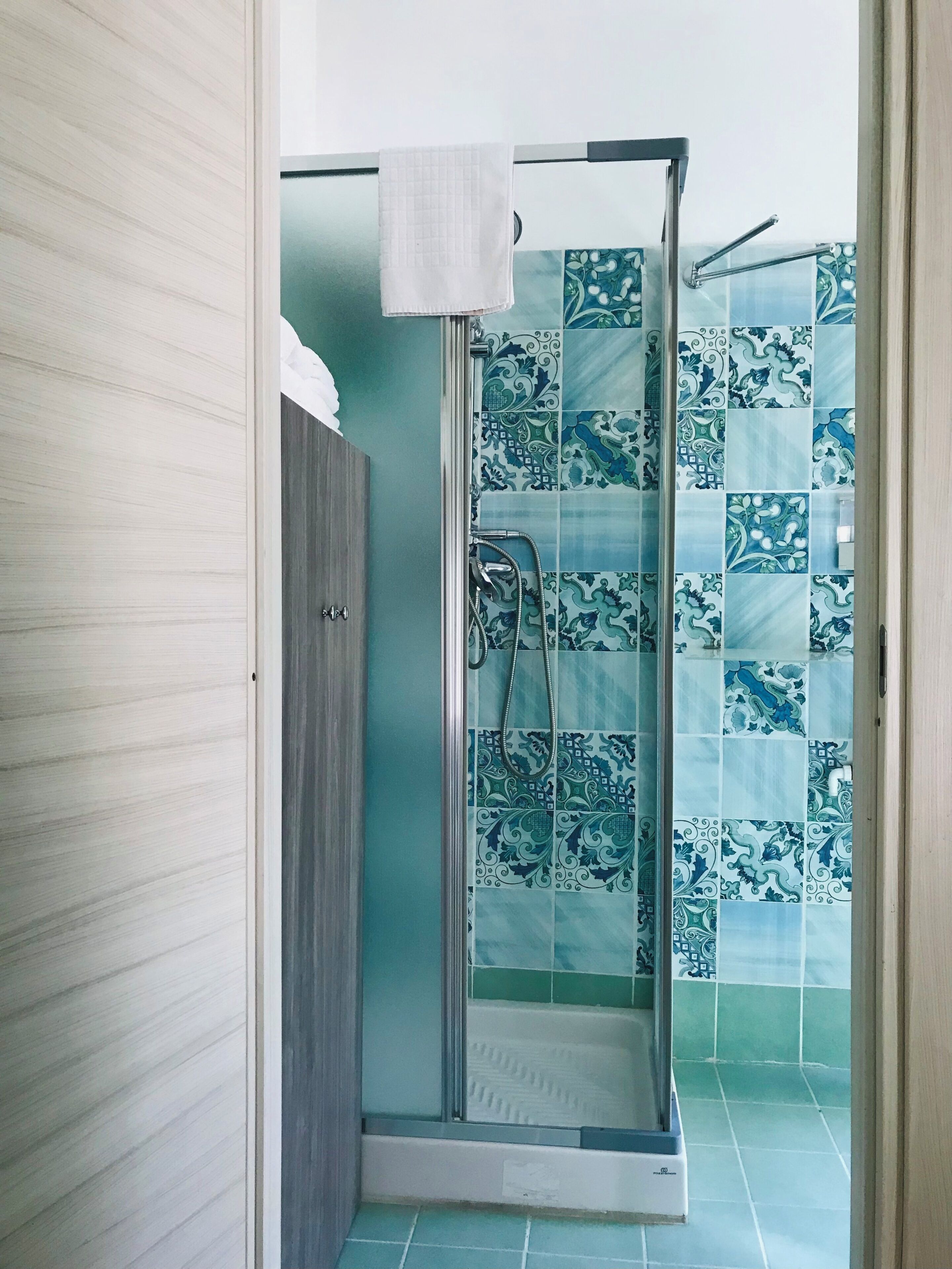 Apartment, Küche, Bergblick | Badezimmer | Dusche, Haartrockner, Handtücher, Seife