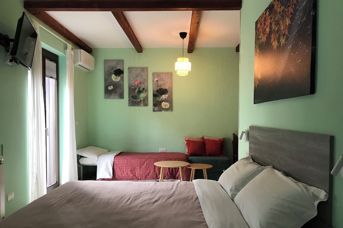 Departamento, cocina, vista a la montaña | Cortinas blackout y wifi gratis 