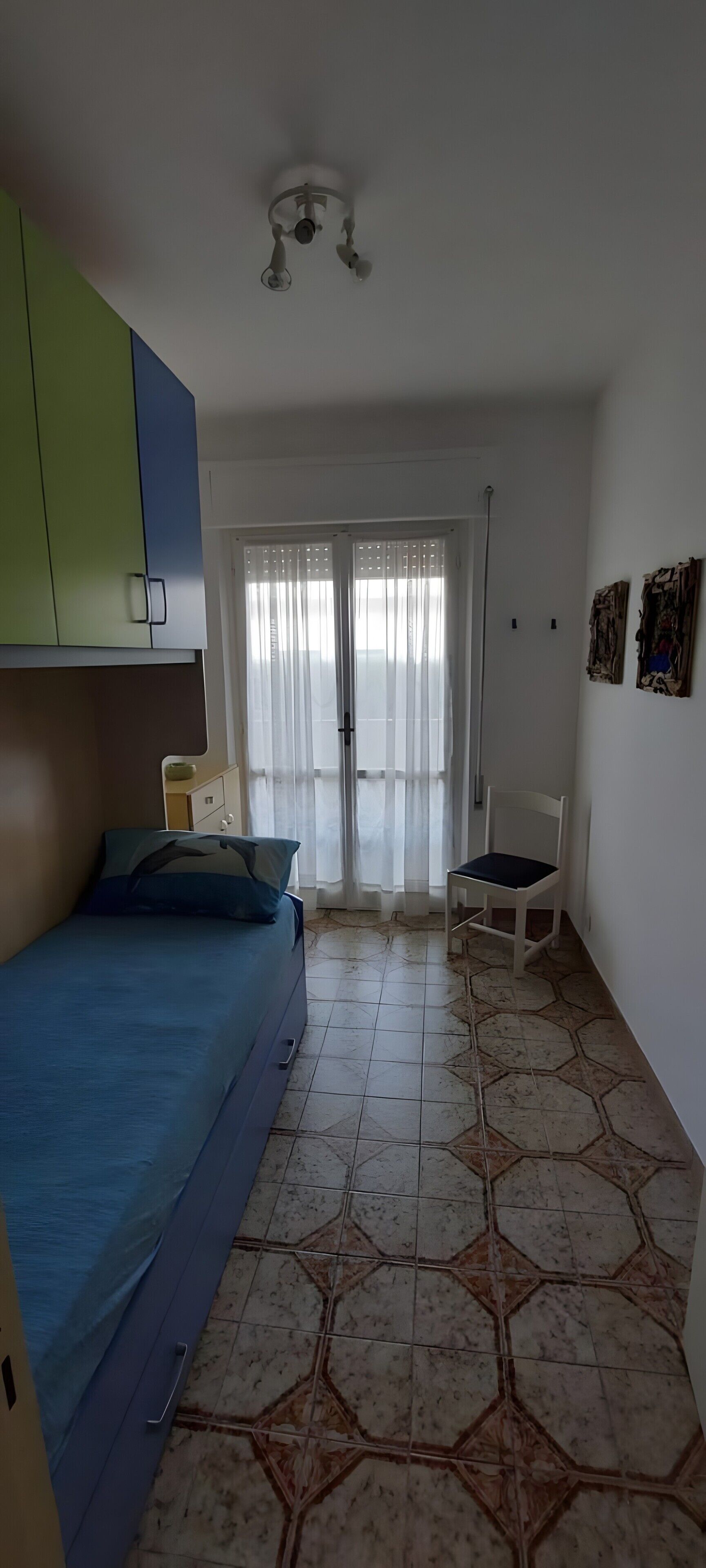 2 bedrooms, iron/ironing board, bed sheets