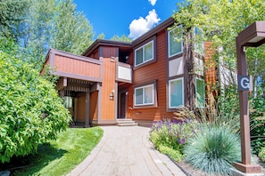 Exterior - Atelier Lookout - 2BD Condo Baldy Views + Pool (Sun Valley)