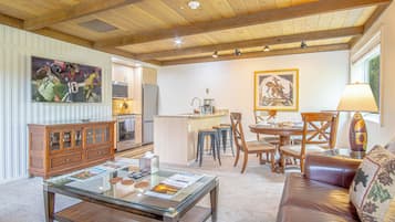 Condo, Multiple Beds, Mountain View (Atelier Lookout) | Interior