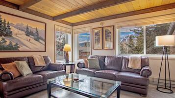 Condo, Multiple Beds, Mountain View (Atelier Lookout) | Living area