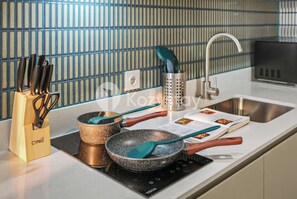 Apartment, 3 Schlafzimmer, Stadtblick | Eigene Küche | Großer Kühlschrank, Mikrowelle, Herdplatte