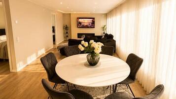 Family House, 3 Bedrooms, 2 Bathrooms (SeaVista Trelleborg Sea View &) | Dining