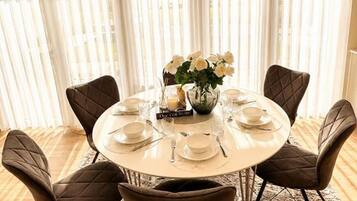 Familienhaus, 3 Schlafzimmer, 2 Bäder (SeaVista Trelleborg Sea View &) | Speisen