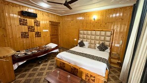 Deluxe Triple Room, Balcony | Free WiFi - Behtereen Resort (Srinagar)