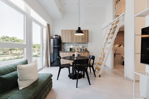 Comfort and Design Facing the Turia Gardens in Valencia