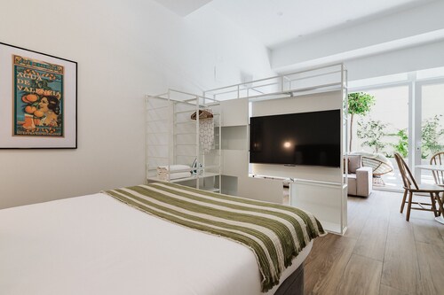 Comfort Design and a Terrace Facing the Turia Gardens in Valencia