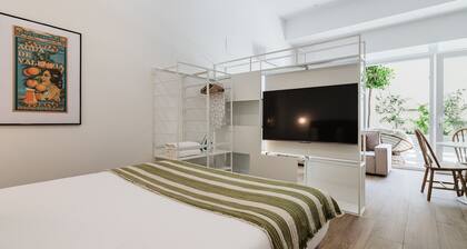 Comfort Design and a Terrace Facing the Turia Gardens in Valencia