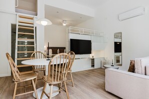 2 bedrooms - Comfort Design and a Terrace Facing the Turia Gardens in Valencia (Valencia)