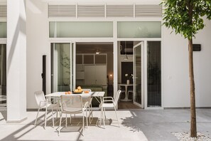 House | 2 bedrooms - Comfort Design and a Terrace Facing the Turia Gardens in Valencia (Valencia)