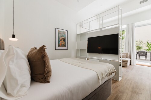 Comfort Design and a Terrace Facing the Turia Gardens in Valencia