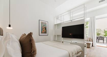 Comfort Design and a Terrace Facing the Turia Gardens in Valencia