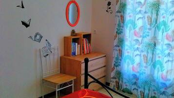 Iron/ironing board, free WiFi, bed sheets