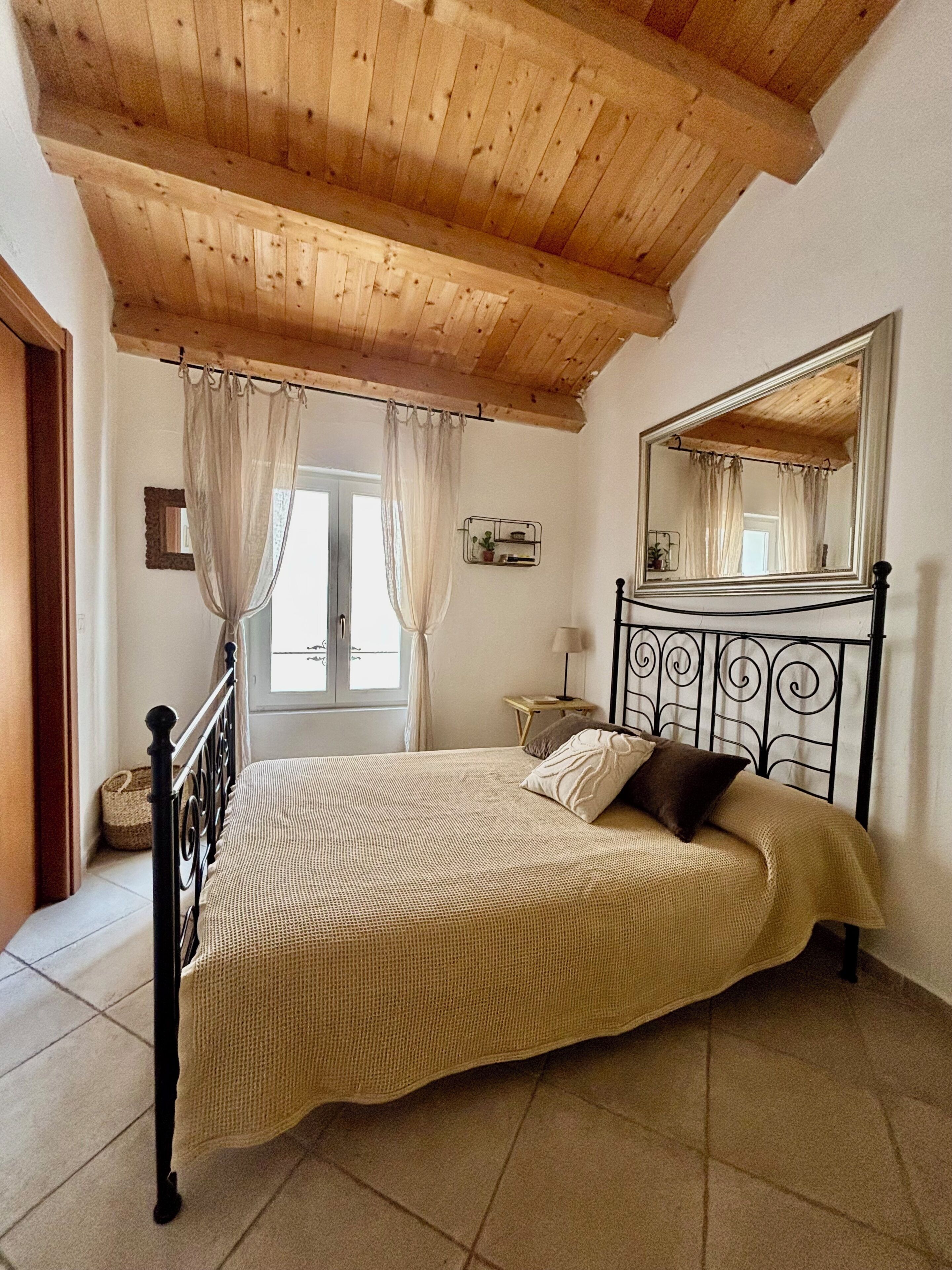 1 bedroom, iron/ironing board, WiFi (free), bed sheets