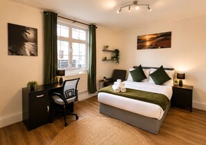 1 bedroom, iron/ironing board, WiFi, bed sheets - Private London Studio | Near Tube, Markets & Nightlife, Fast WiFi (London)