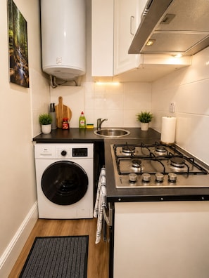 Private kitchen - Private London Studio | Near Tube, Markets & Nightlife, Fast WiFi (London)