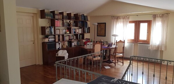 Interior - "Sul corso" Atessa Elegant Two-Story Apartment for 9 Guests (Atessa)