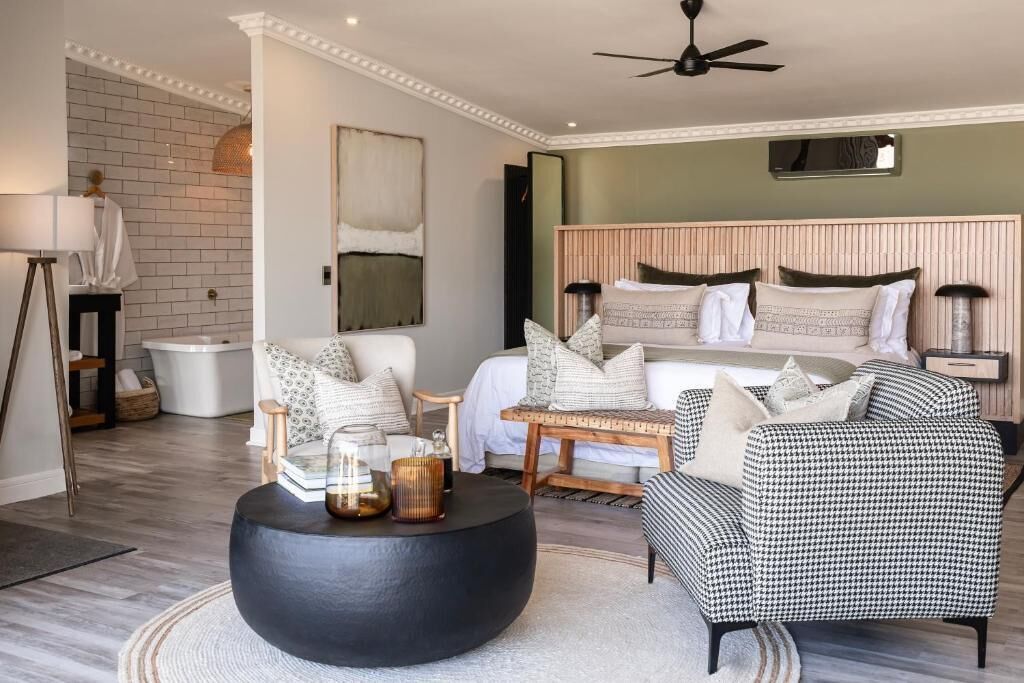 Signature Suite | In-room safe, individually furnished, free WiFi, bed sheets