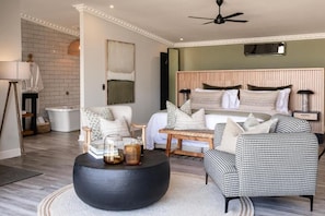 Signature Suite, Lake View | Peti besi dalam bilik, dilengkapkan perabot secara berasingan 